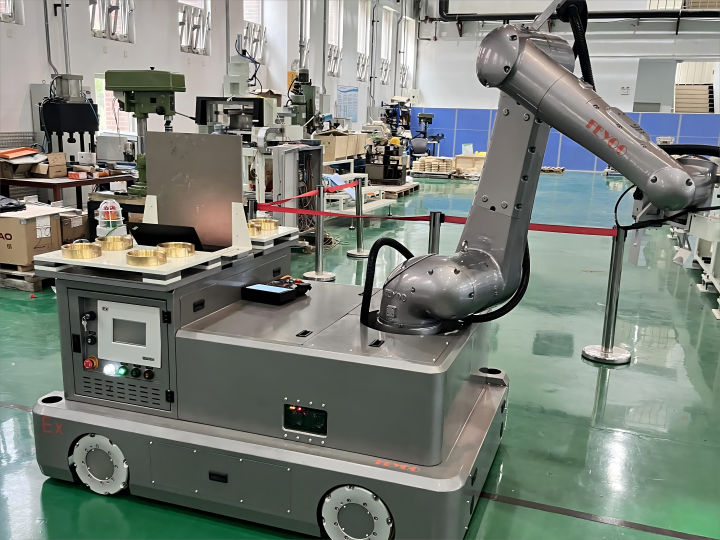 在易燃易爆環境下，防爆復合機器人高效搬運